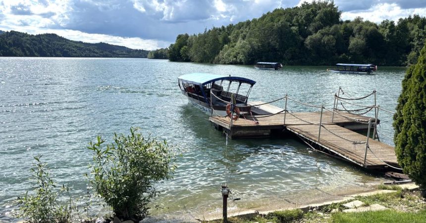 Maly Jadran za hranicami V Posku najdete cyklisticky raj s tyrkysovou vodou a hradmi
