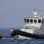 Na jednom clne dorazilo do Britanie cez Lamansky prieliv rekordnych 128 migrantov