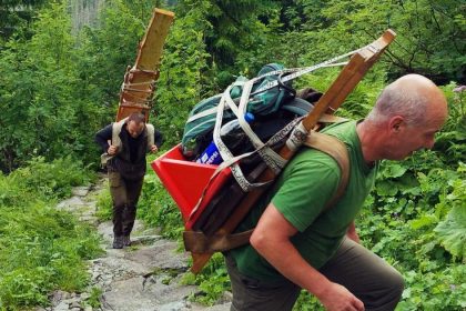 Na vlastnych chrbtoch nosia do hor tazke kusy dreva Chcu aby sa turisti citili bezpecne