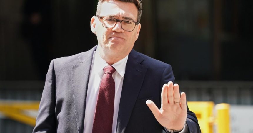 Novym lidrom britskych laboristov sa oficialne stal Andy Burnham