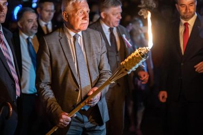 Oslavy zvrchovanosti Kamenicky dal kolegovi zo Smeru vyse 113tisic vystupi rovnaka skupina ktora bola na Devine