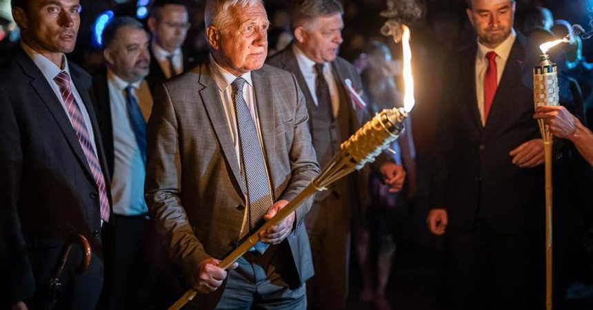 Oslavy zvrchovanosti Kamenicky dal kolegovi zo Smeru vyse 113tisic vystupi rovnaka skupina ktora bola na Devine
