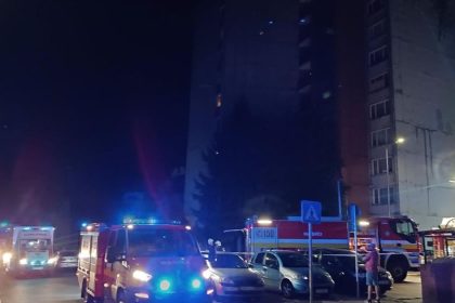 Poziar v bytovke vyhnal obyvatelov na ulicu male dieta skoncilo v nemocnici