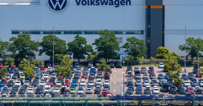 Situacia v Cine ostava narocna globalny predaj Volkswagenu poklesol