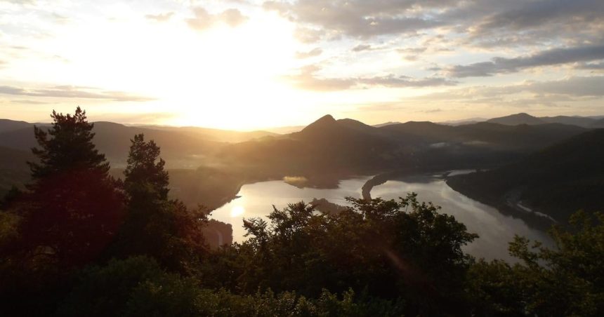 Slovensko nie je len krajinou hradov ale aj tajomnych hradisk Ktore z nich sa oplati navstivit v lete