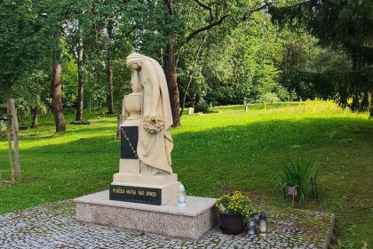 Socha poskoden poziarom na zilinskom cintorine je op v plnej krase