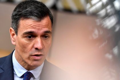 Spanielsky premier Sanchez navstivil oblast postihnutu rozsiahlym lesnym poziarom