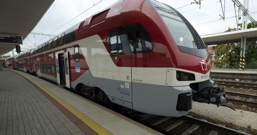 Stredajsie odrieknutia a meskania viacerich vlakov na zapade sposobil had