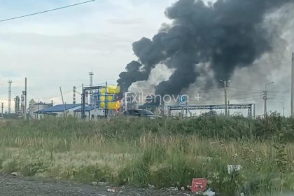 Ukrajina zasiahla najvacsiu sibirska rafinieriu Drony preleteli rekordnych tritisic kilometrov