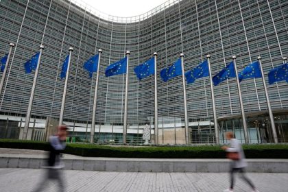 Unia obnovi vynimku ktora umozni kontrolu sukromnych sprav s cielom odhalovat zneuzivanie det