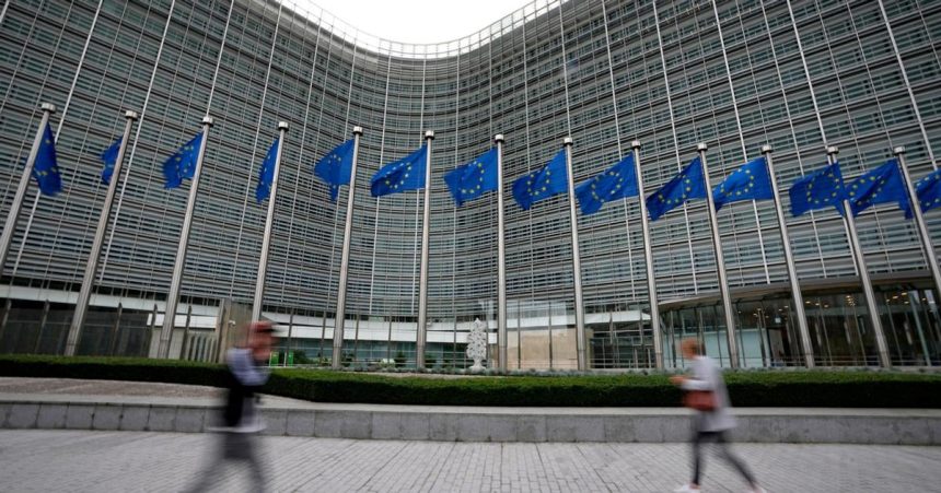 Unia obnovi vynimku ktora umozni kontrolu sukromnych sprav s cielom odhalovat zneuzivanie det