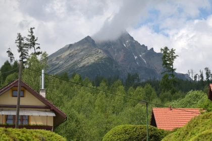 V horskch oblastiach sa od utorkovho popoludnia oakva silnej vietor
