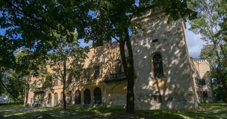 Velky obrat v pribehu Kastiela Radvanskych Mesto vypovedalo najomcu a ma odvazne plany
