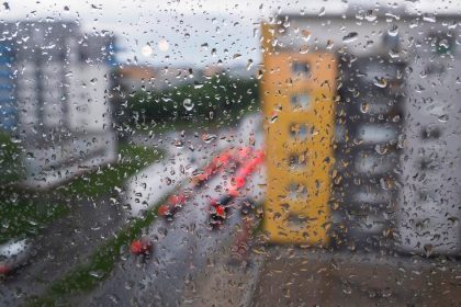 Vychodne Slovensko mozu zasiahnu burky a vysoke teploty varuju meteorologovia