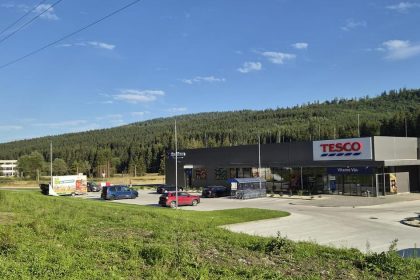 Znamy obchodny retazec postavi v Zakamenne stvarty supermarket Rozhoduje sa medi dvomi pozemkami