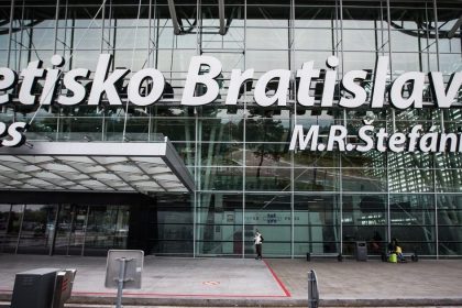 bratislavske letisko prvykrat za mesiac odbavilo viac ako pol miliona cestujucich
