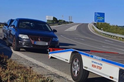 jeden pruser nestacil vodic sa vydaval za brata a soferoval auto pocas patrania