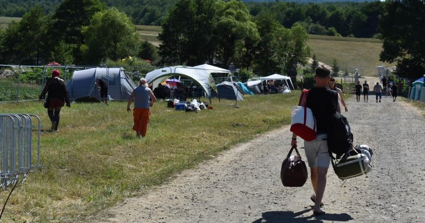 podnety sklamenych navstevnikov su predmetom vysetrovania organizator festivalu bojuje proti gigantom