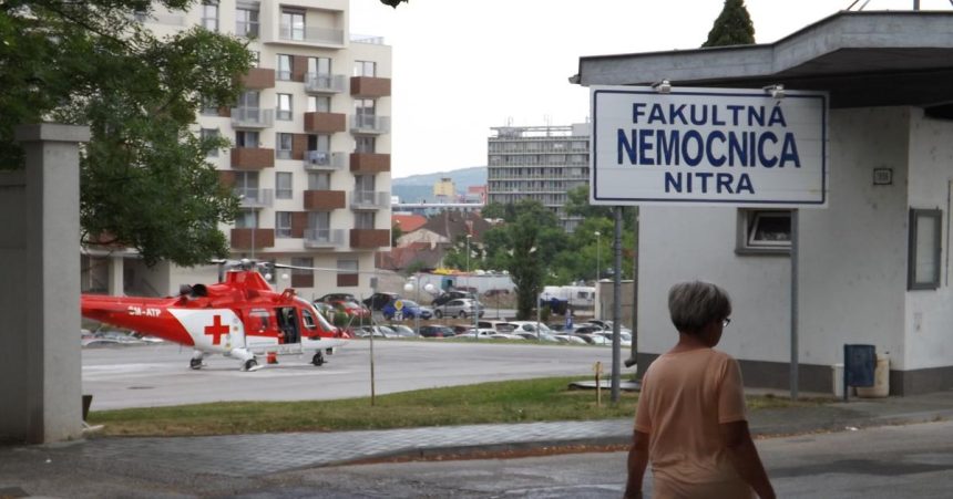zachranari uz roky pristavaju v provizornych podmienkach statnej nemocnici chyba heliport pomoc by mala zupa