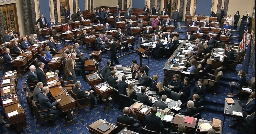 Americky Senat schvalil kratkodobe financovanie uradov aby predisiel shutdownu pred volbami do Kongresu