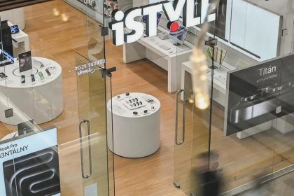 Apple ako lakdlo na Slovensku nefunguje Firma pohlti konkurenta ale prebera aj jeho dlhy
