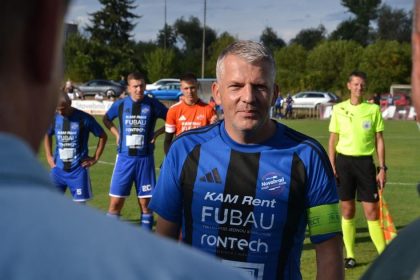 Karieru vymenil za vzdelanie horaval s reprezentantmi Kapitanovi na konci tlieskali aj prvoligovi hraci