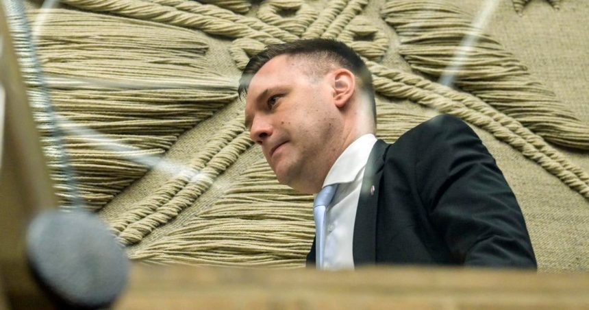 Koalicia musi zacat setrit na sebe tvrdi minister Taraba Pripravil usporne opatrenia v riadenii statu