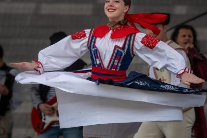 Len pre zopar nadsencov je folklor aj zivobytim vacsina mladych tancuje pre radost hovori folkloristka
