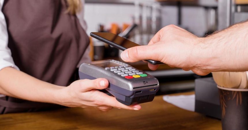 Mobilom uz platit viac ako polovica Slovakov zaujem o AI v nakupovani rastie