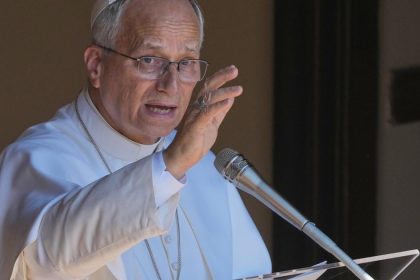 Papez navstivi San Marino a vystupi na stretnuti v Rime