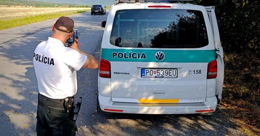 Policajti zablokovali cesty v Preove a okol Zastavili vodisk preukazy osvedenia aj evidenn sla