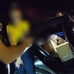 Policajti zadrzali zlodejov balikomatov Muz a zena mali pri sebe drogy