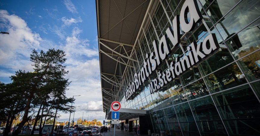 Policia skontrolovala minuly tyzden na slovenskych letiskach viac ako 78 tisic cestujucich