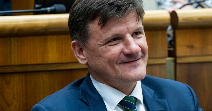 Poslanec Alojz Hlina sa stava plnohodnotnym clenom strany SaS