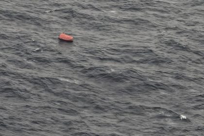Pri pobrezi Indie sa potopila nakladna lod patraju po 22 nezvestnych osobach