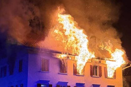 Pri poziari v bytovom dome vo svajciarskom meste Thusis zomreli dvaja ludia
