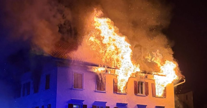 Pri poziari v bytovom dome vo svajciarskom meste Thusis zomreli dvaja ludia