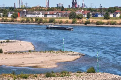 Ryn klesol na rekordne nizku uroven poskodzuje to priemyselnu vyrobu