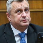 SNS navrhne parlamentu aby mal pravomoc odnat statne vyznamenanie