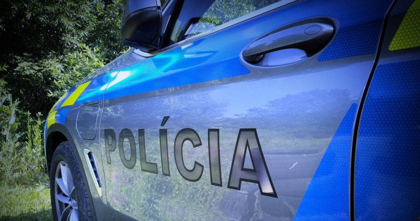 Skuter narazil do bicykla cyklista skoncil v nemocnici Policia patra po druhom vodicovi