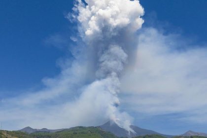 Sopka Etna uzavrela prevadzku letiska v Catania