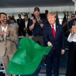 Trump spustil preteky IndyCar v centre Washingtonu nariadil ich usporiadat ako sucast oslav vyrocia vzniku USA