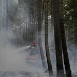 V Chorvatsku evakuovali obec Lokva Rogoznica ohrozen poziarom v lesoch