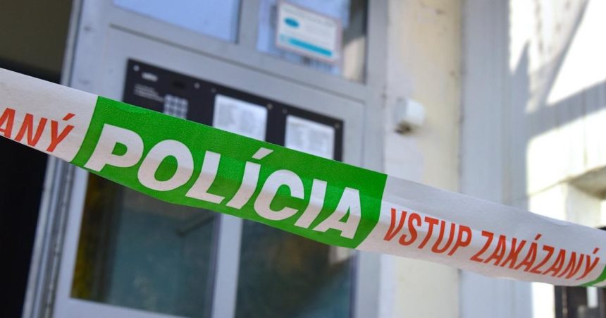 V rodinnom dome objavili telo muza bez znamok zivota policia uzavrela okolie
