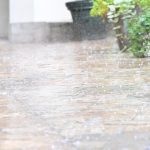 po umornych horucavach prisli burky intenzivne zrazky a hrozba zaplav z vychodu