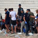 v ceute po 80 tisicovom navale zostali tisice migrantov sanchez az teraz meni riadenie krizy